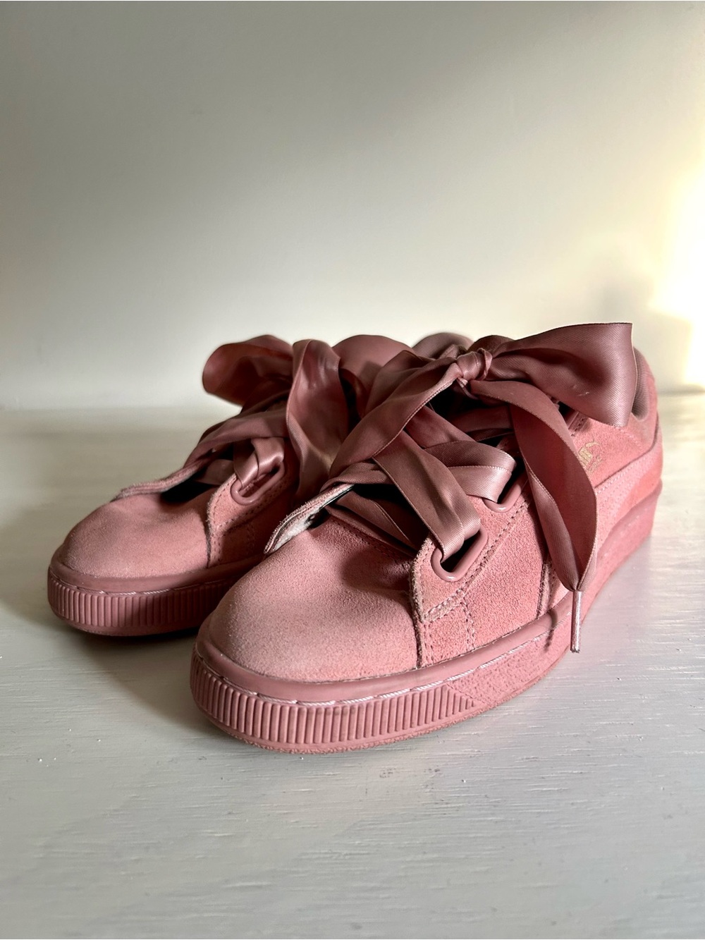 Puma Suede Heart EP Pink Satin Bow Sneakers Women’s 9 EU 40